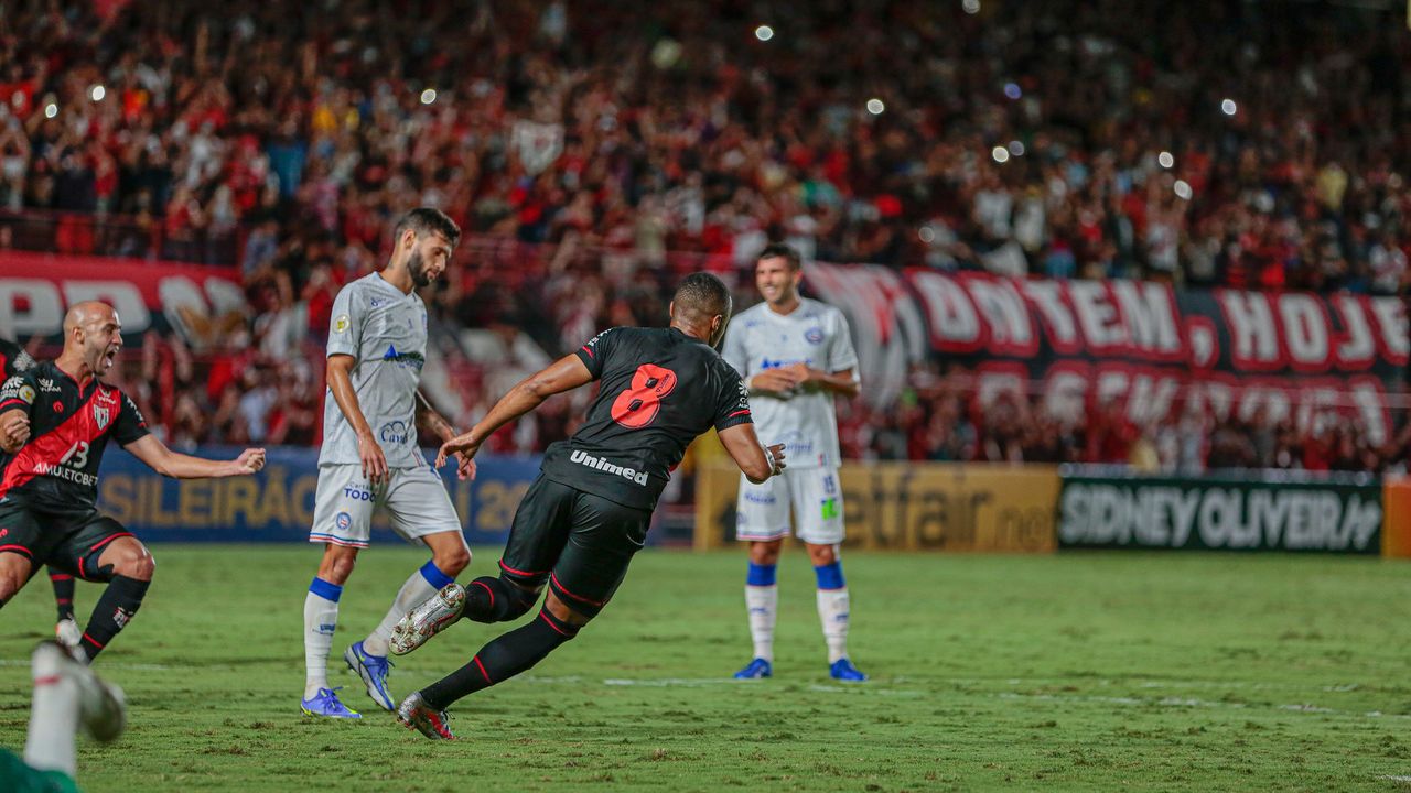 Jogadores do Atlético comemoram gol marcado contra o Bahia