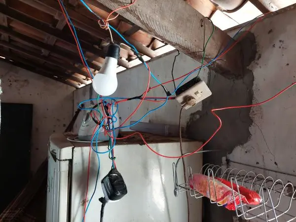 A imagem mostra as instalações internas do espaço.