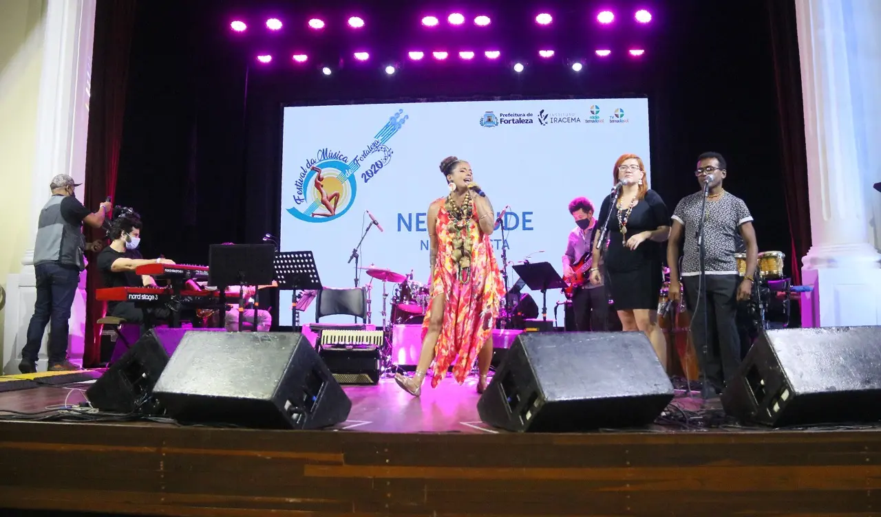 Nayra Costa interpreta 