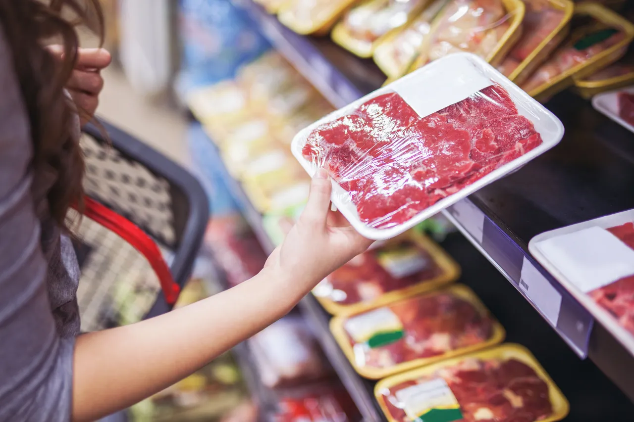 Produtos da cesta básica como a carne e o óleo apresentaram forte elevação de preço em 2021. Economistas projetam, entretanto, arrefecimento na inflação nesse grupo de produtos para 2022