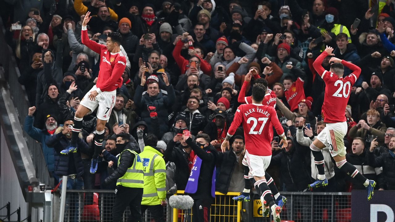 Manchester comemora gol diante do Arsenal