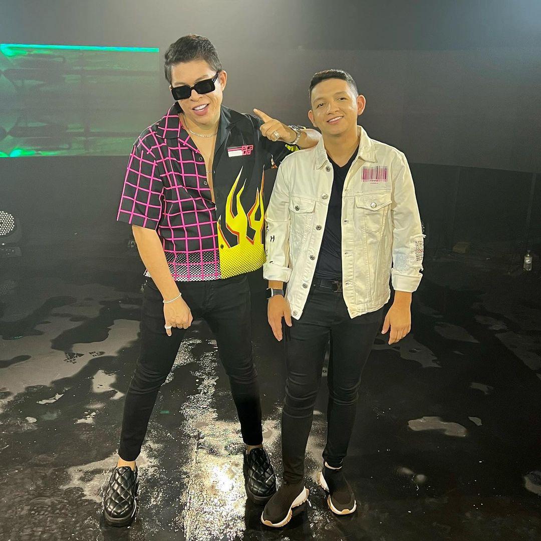 DJ Ivis ao lado de Marcynho Sensação