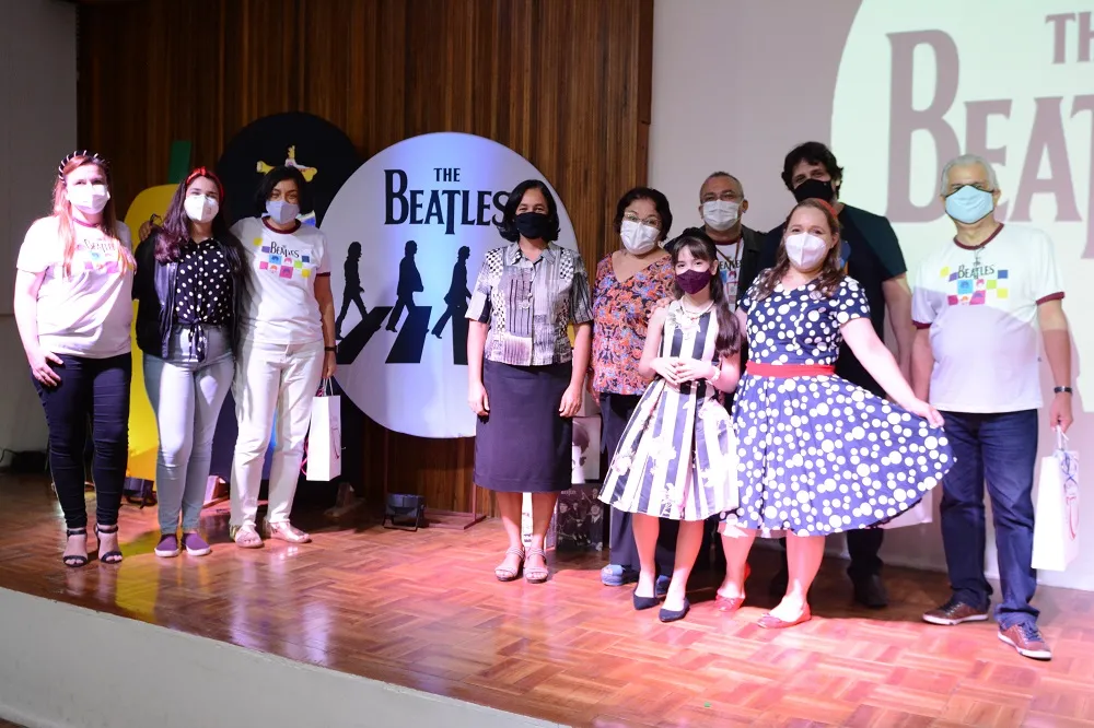 Projeto Beatles colocou os alunos para cantar em inglês