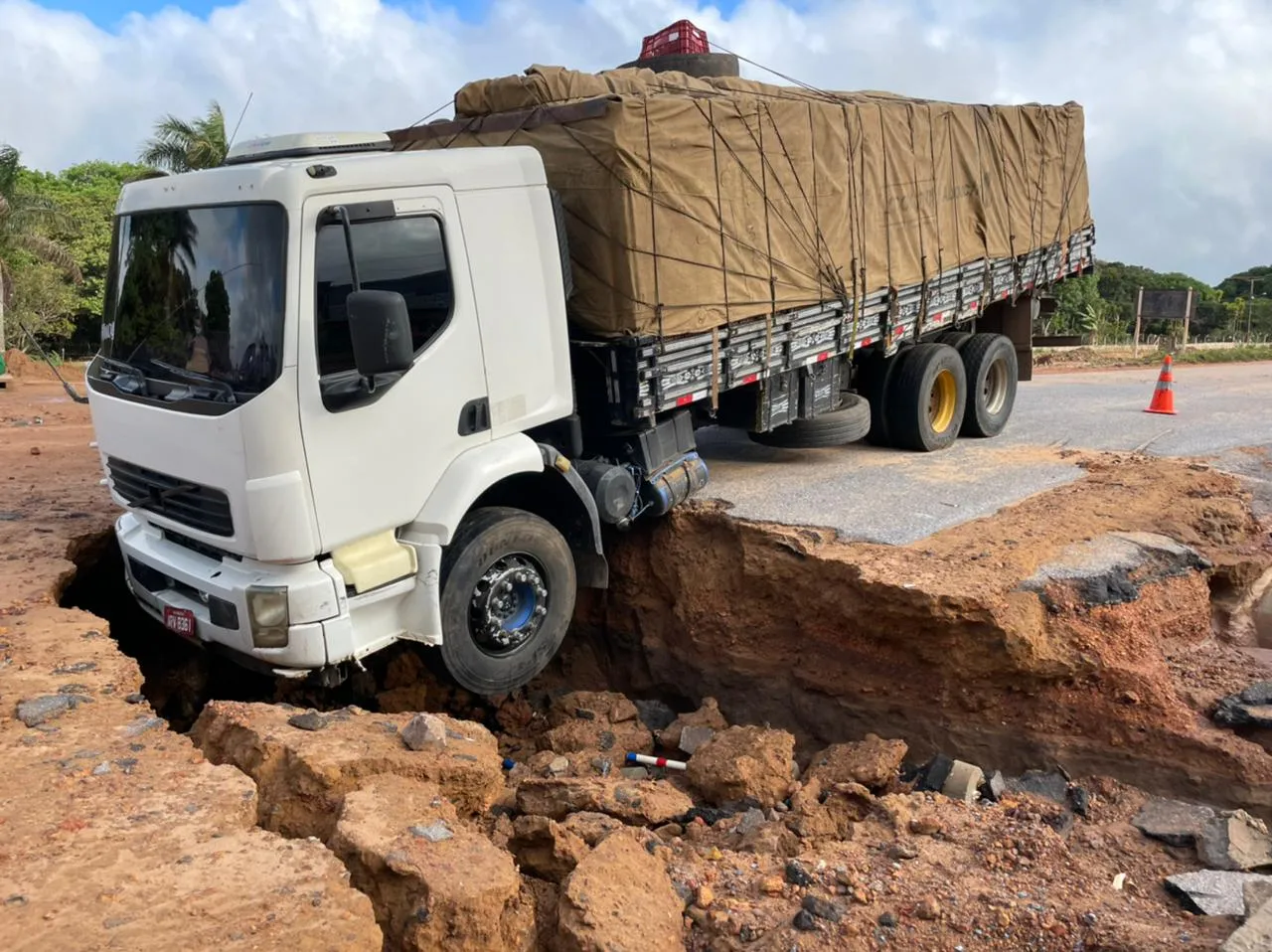 O trecho que cedeu estava em obras