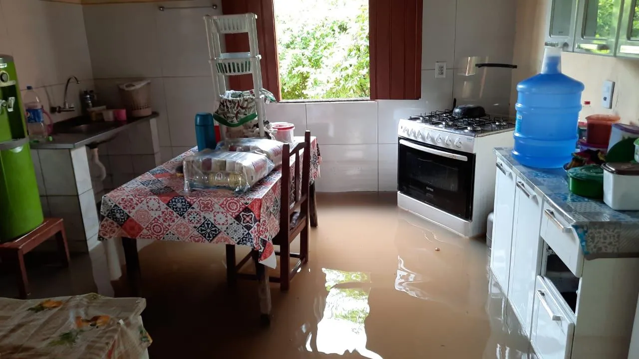 Diversas casas ficaram alagadas em Iguatu