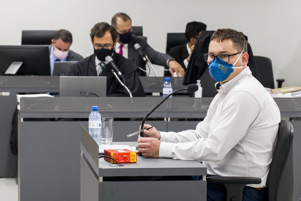 Venâncio da Silva Anschau presta depoimento no julgamento do incêndio na boate Kiss