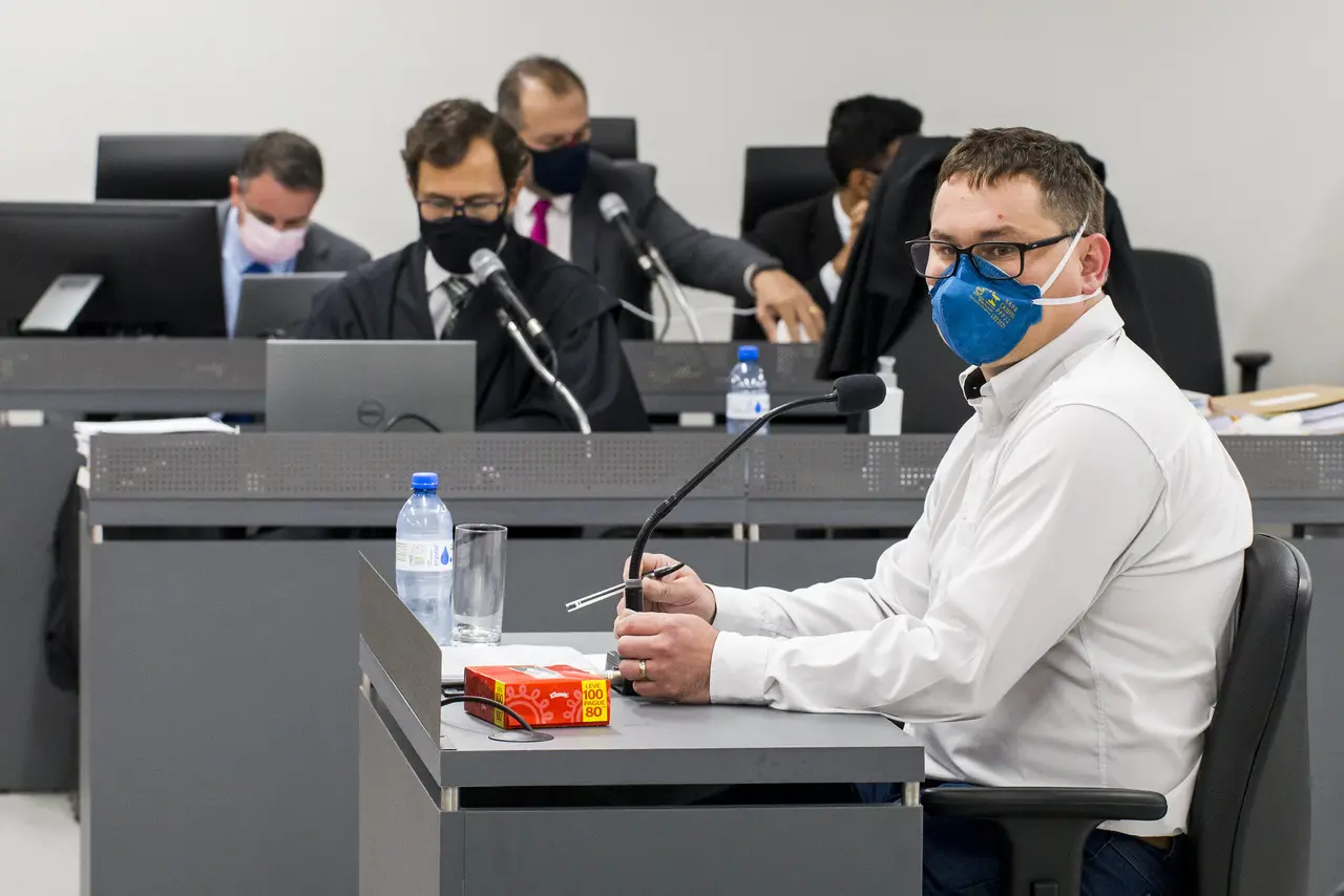 Venâncio da Silva Anschau presta depoimento no julgamento do incêndio na boate Kiss