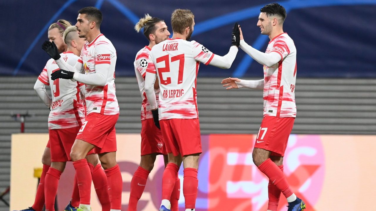 Jogadores do Leipzig comemoram gol diante do City