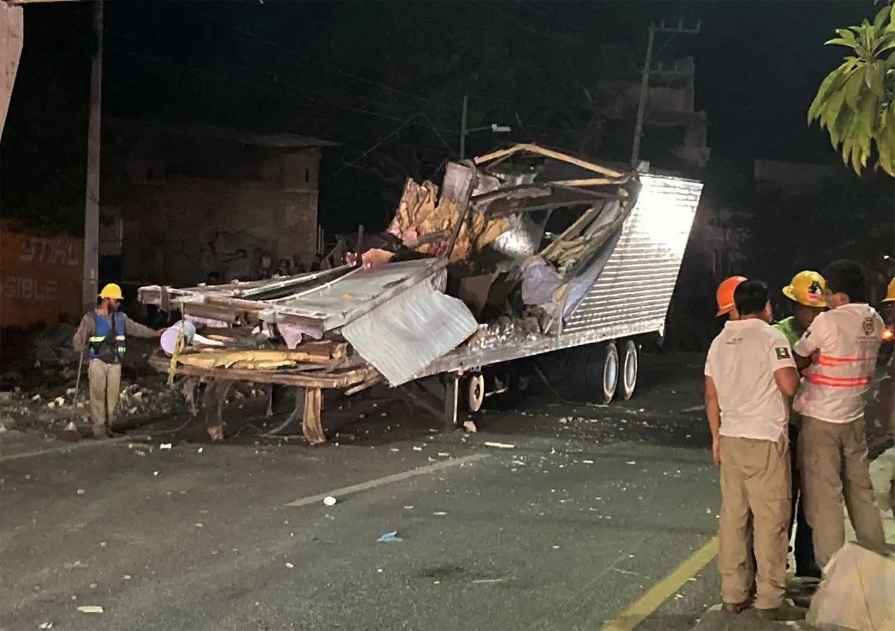 Imagem da notícia: Acidente com caminhão no México deixa pelo menos 50 migrantes mortos