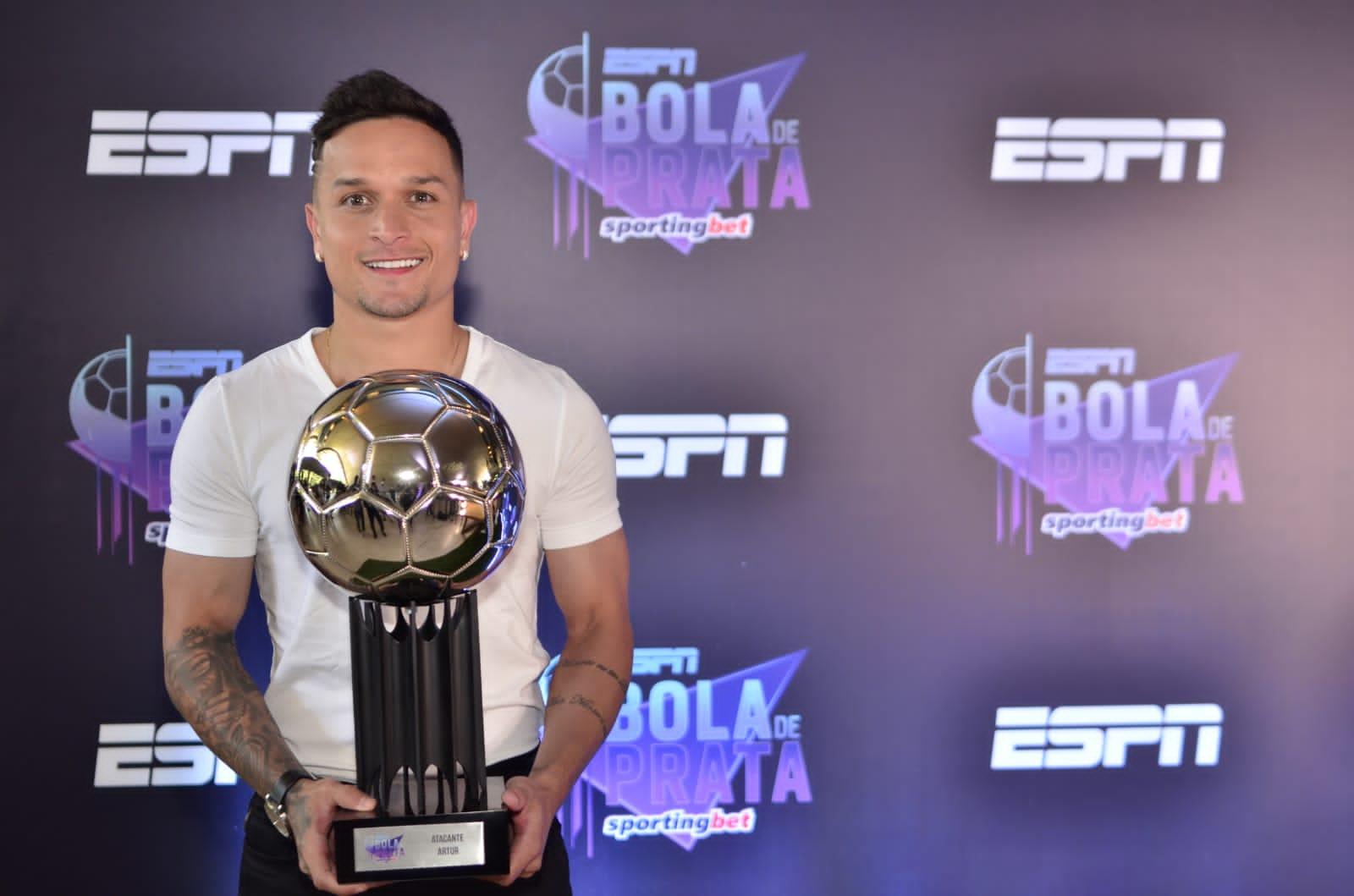 Cearense Artur ganha Bola de Prata como melhor atacante da S?rie A e  parabeniza Fortaleza e Cear? - Jogada - Di?rio do Nordeste