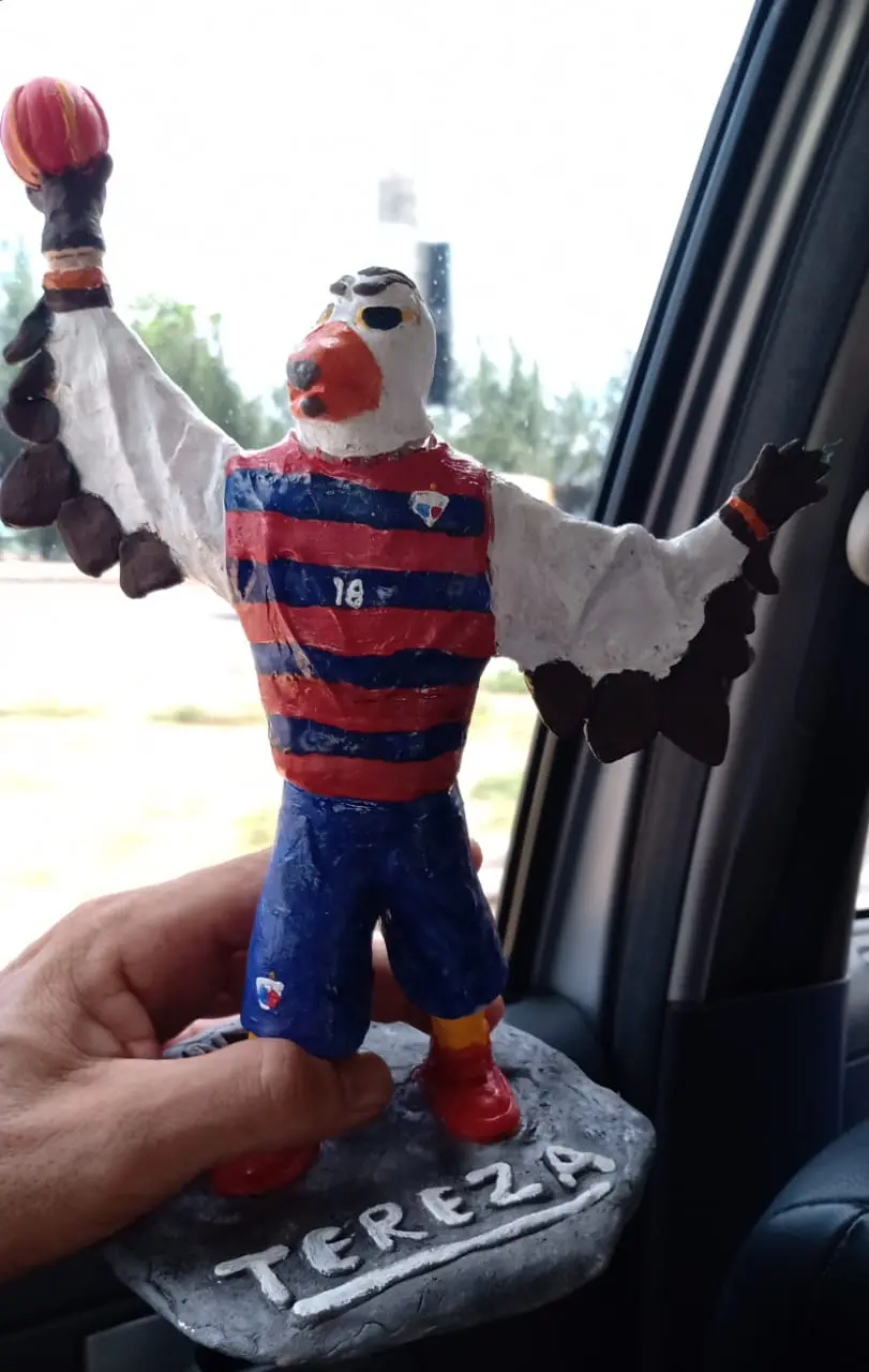 alberto bial segura mascote do Carcalaion