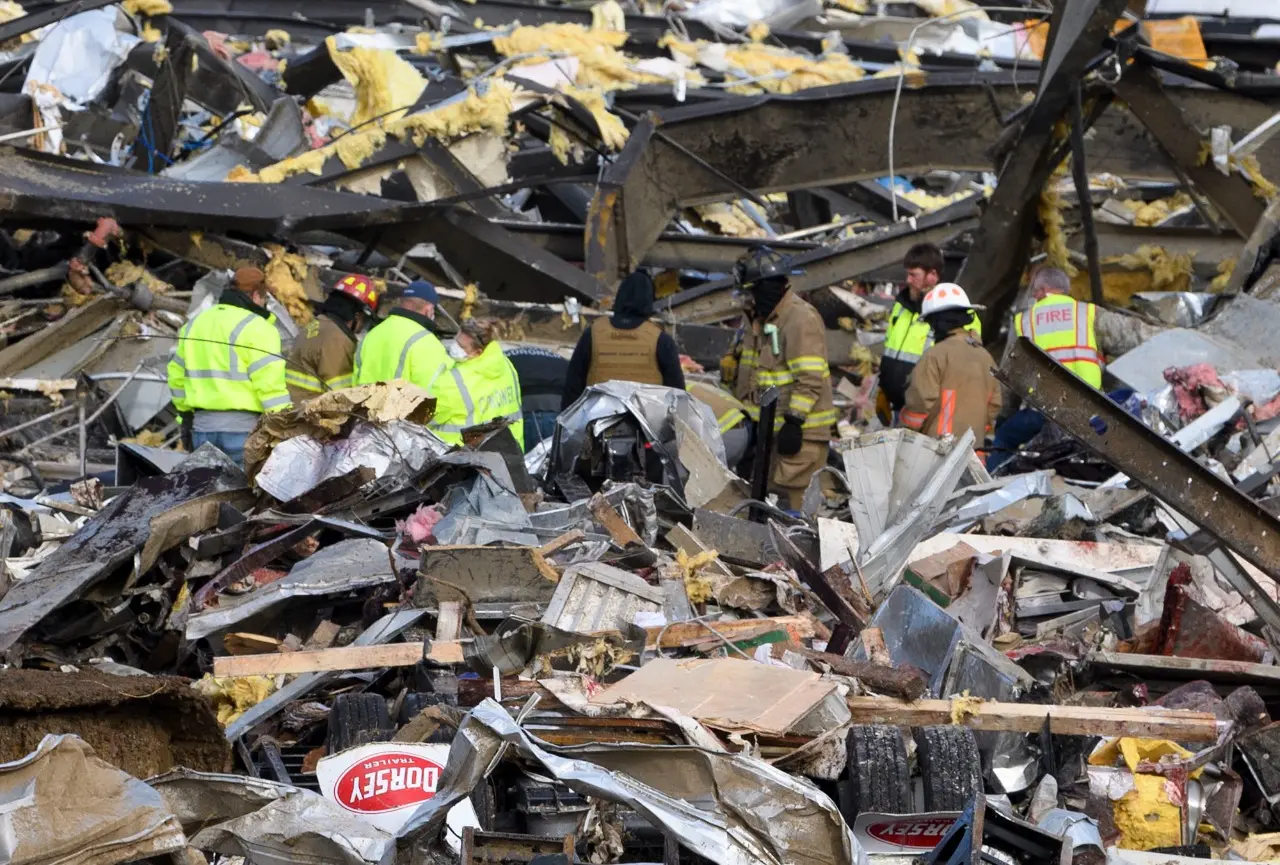 Estados americanos sofreram com passagem de tornado na madrugada
