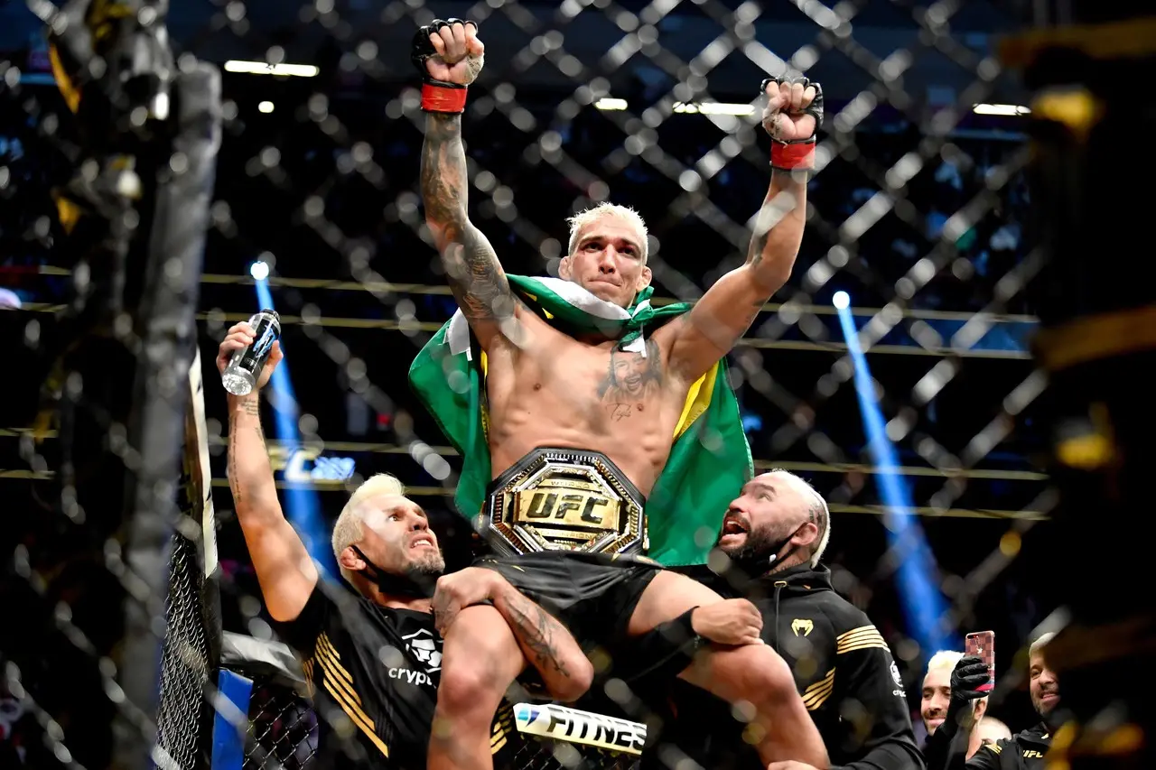 Imagem da notícia UFC 269: Charles do Bronx vence e segue campeão, mas Amanda Nunes perde cinturão; veja resultados