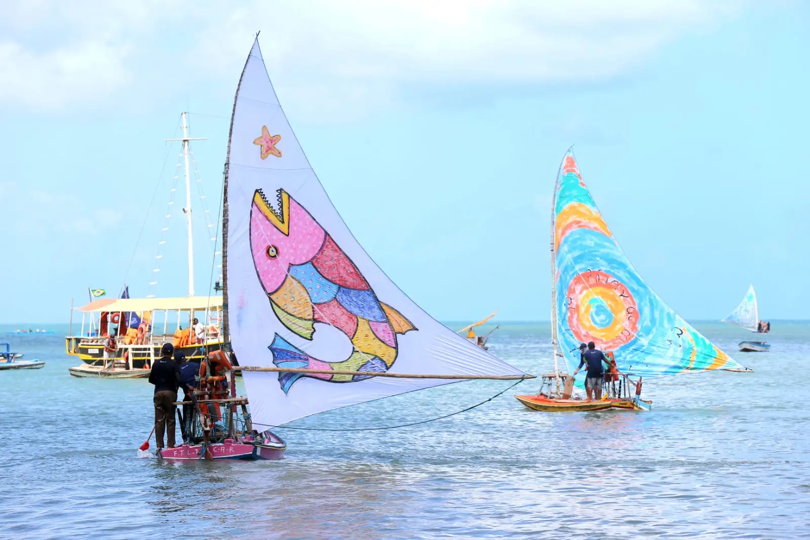 As velas coloridas passearam pela orla de Fortaleza. Foto: Fabiane de Paula