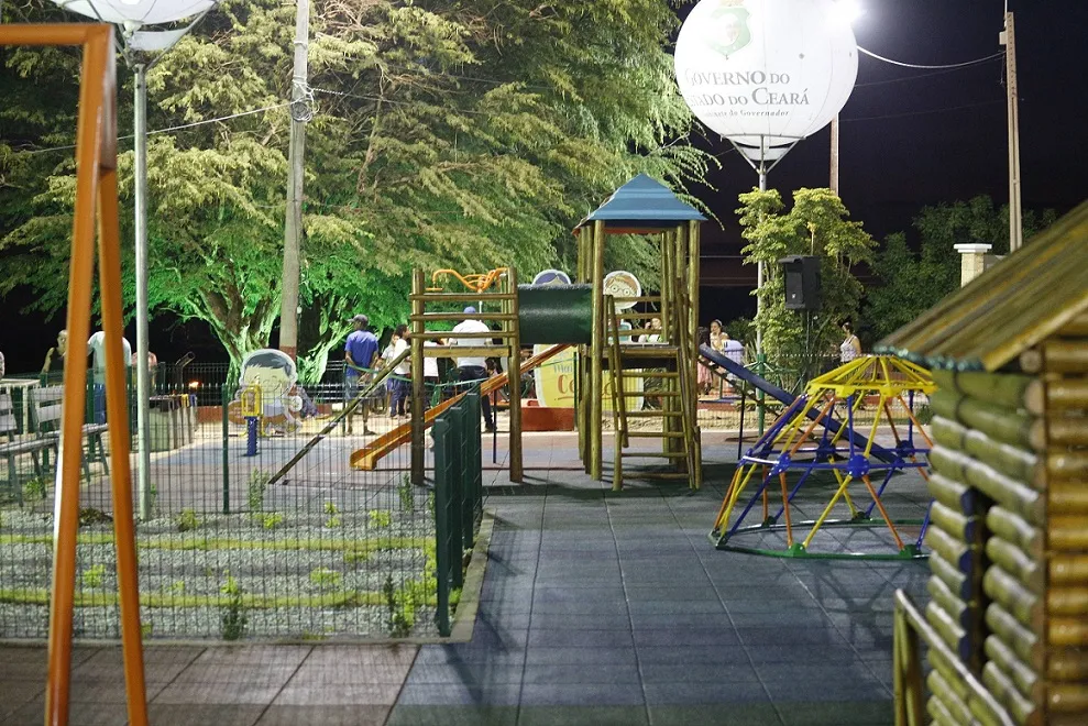 Brinquedopraça inaugurada pelo Governo do Ceará em 2017, em Ibiapina, também seria gerida pelo Piauí.