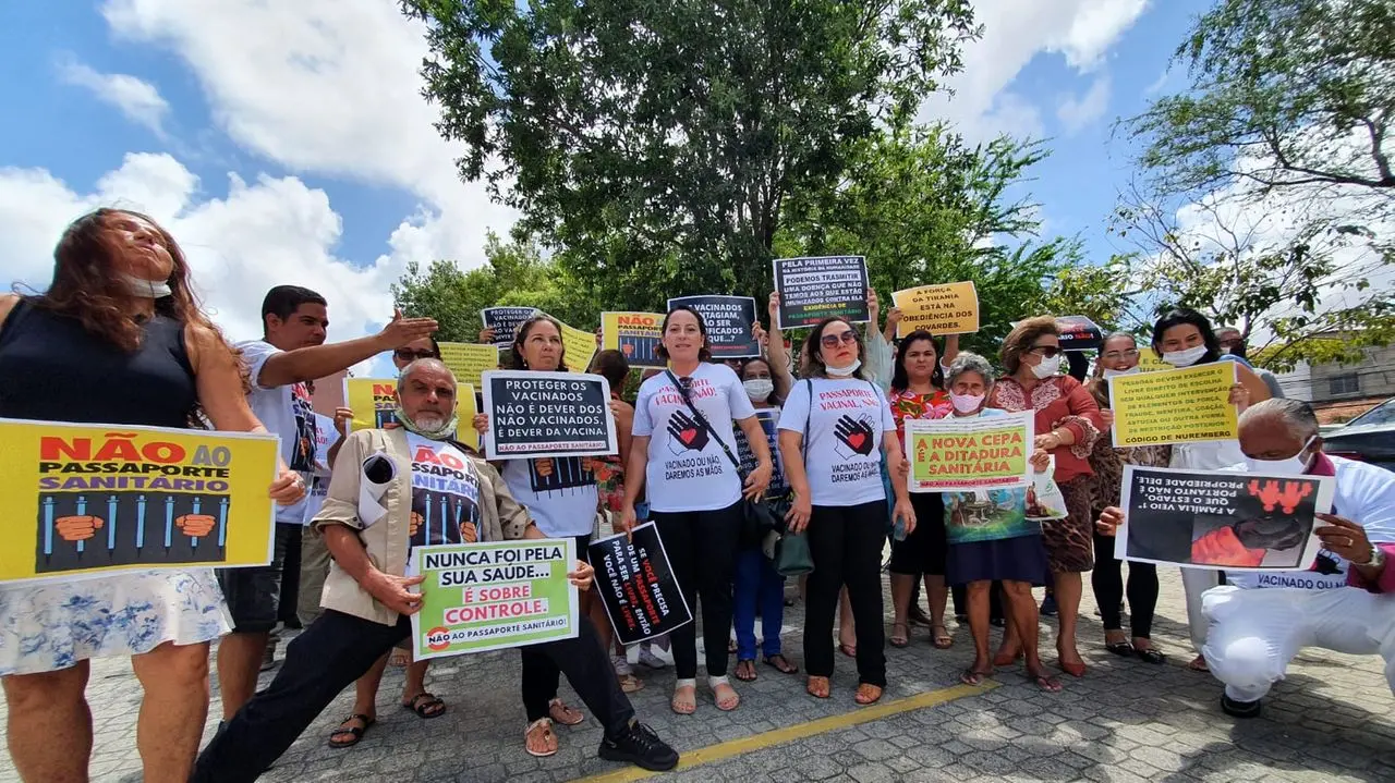 Manifestantes contrários à exigência do passaporte de vacina contra a Covid-19.