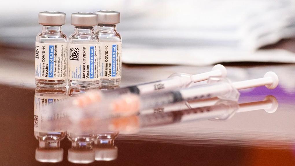 frascos da vacina da janssen