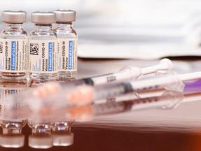 frascos da vacina da janssen