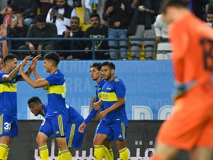 Elenco do Boca Juniors comemorando gol contra o Barcelona