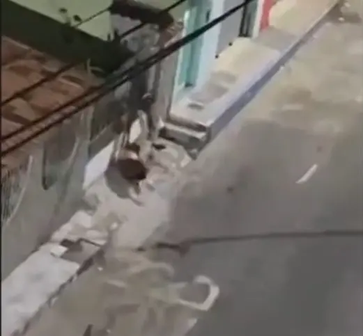 Imagem do homem durante fuga, flagrada em vídeo