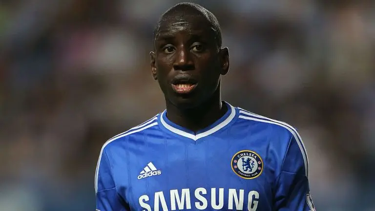 Demba Ba em ação pelo Chelsea