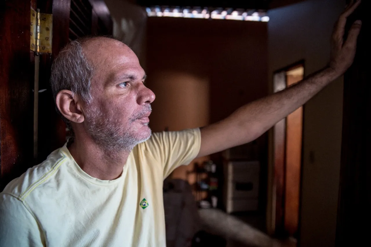 O ex-vendedor sonha em voltar para o mercado de trabalho para estar mais próximo da filha