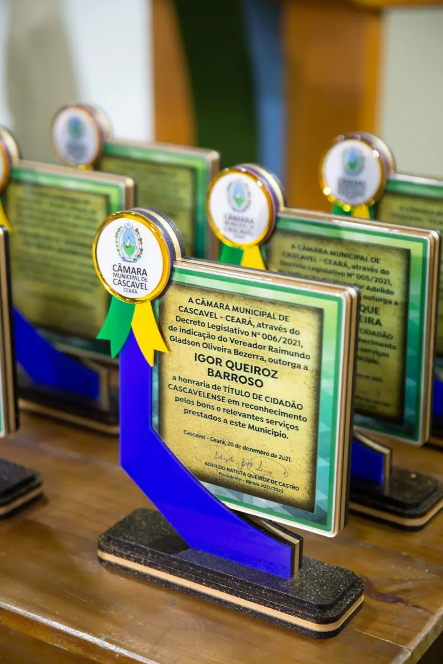 Título de cidadão honorário cascavelense entregue a Igor Queiroz