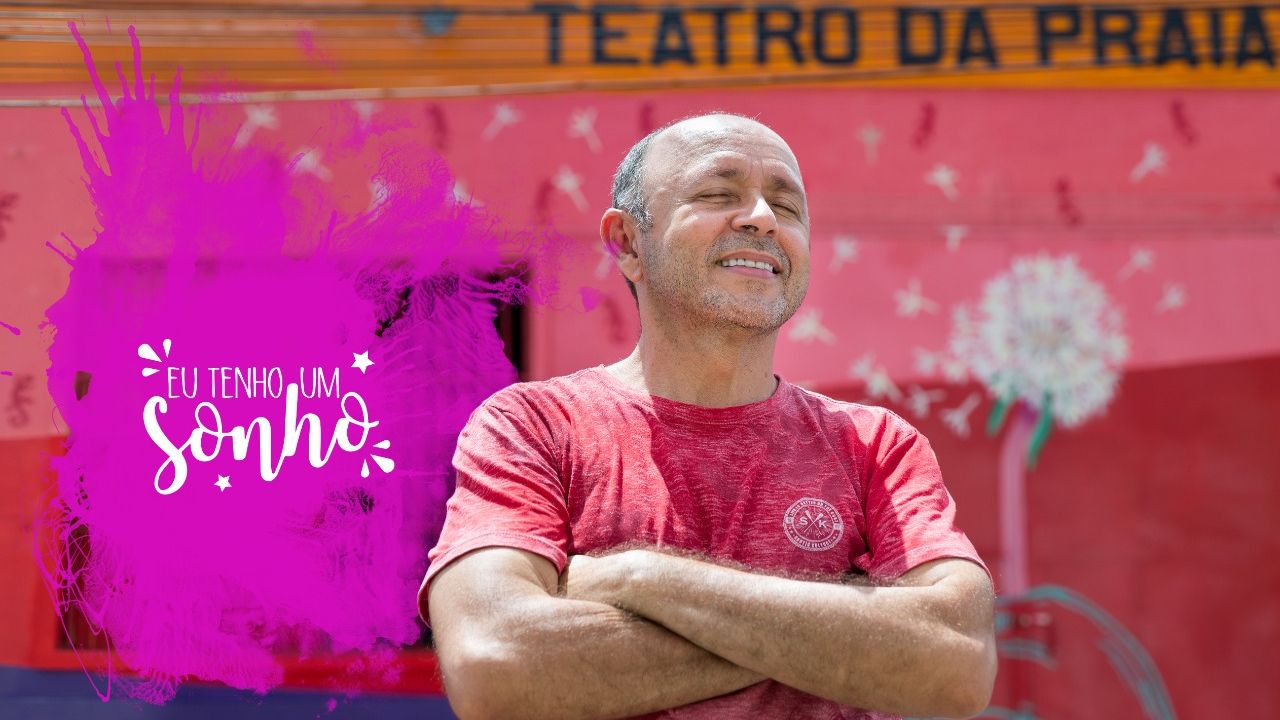 Ator e diretor cearense Carri Costa sonha com o Teatro da Praia de portas abertas para a cidade