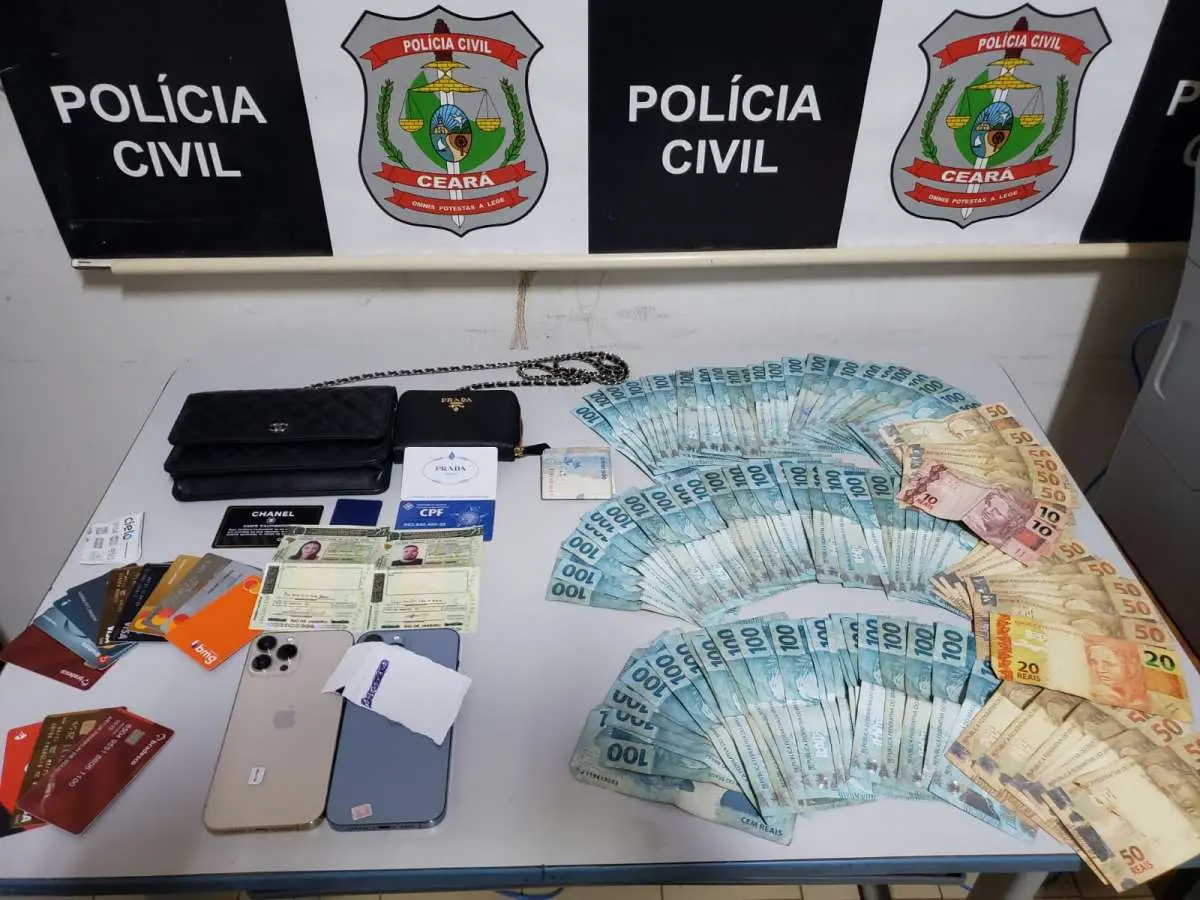 Objetos encontrados com o suspeito