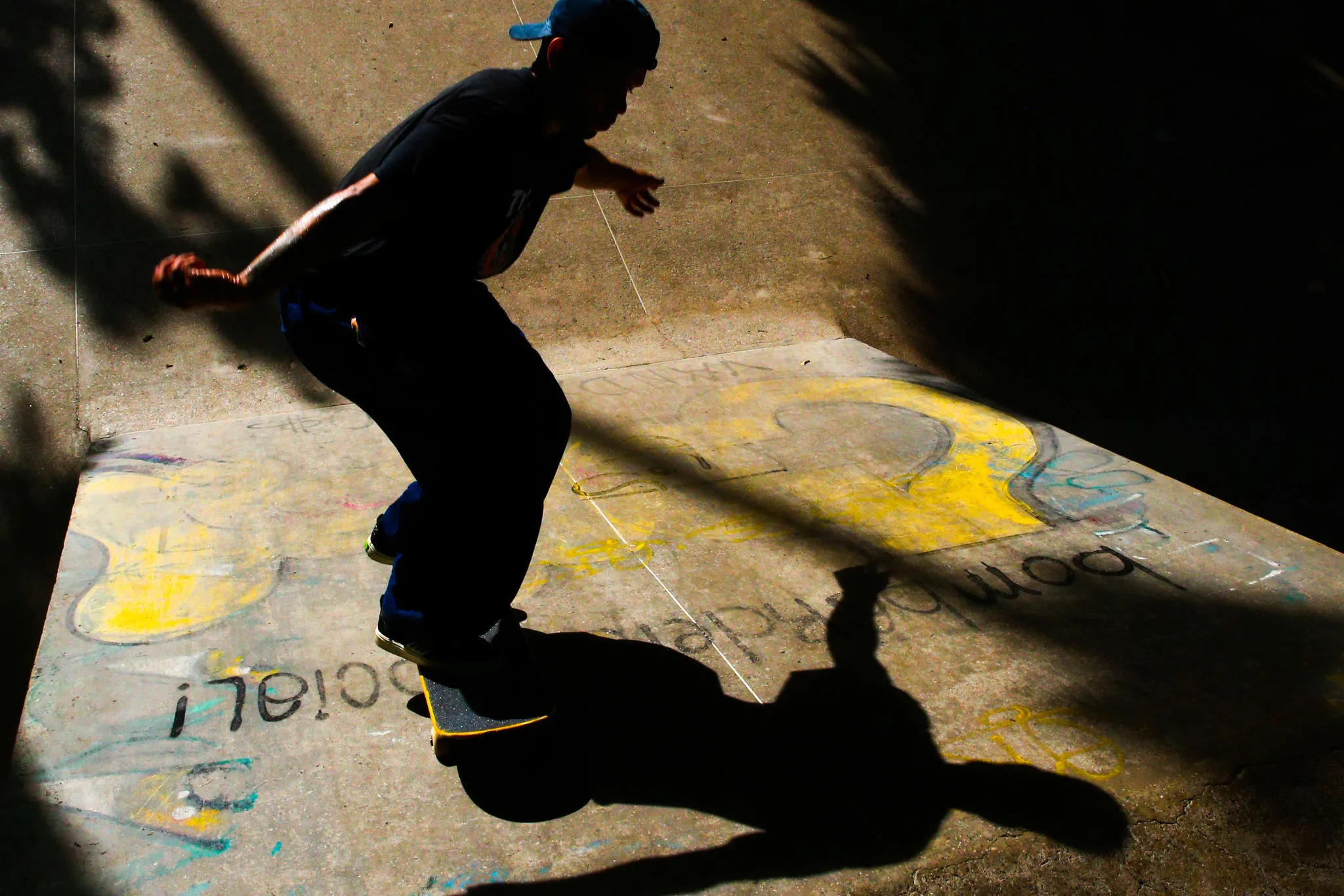 Lucas Rabelo anda de skate no Pirambu