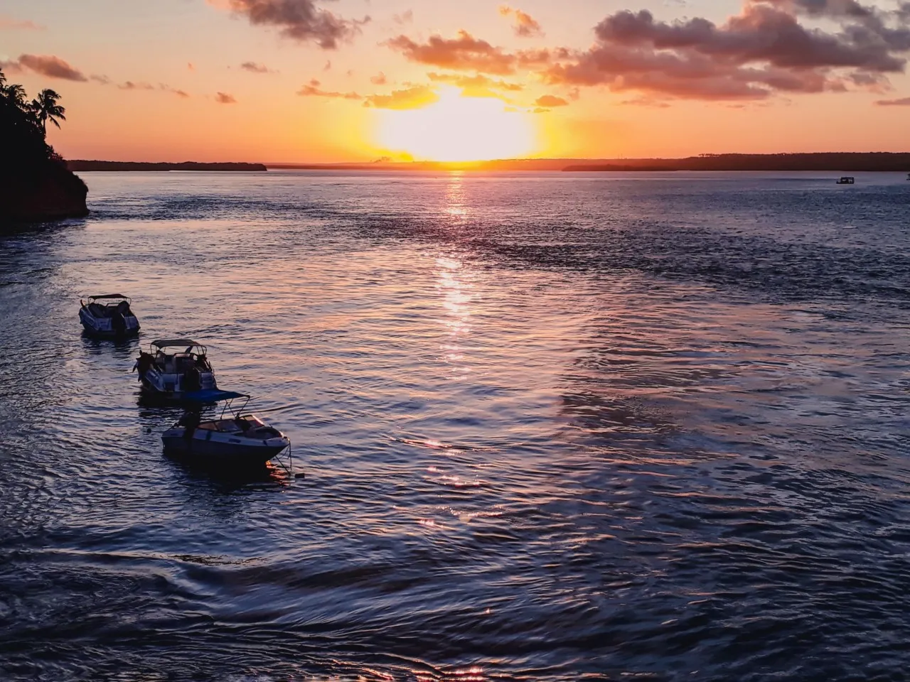 Para os amantes de um belo por do sol, a parada obrigatória é na Lagoa Guaraíras