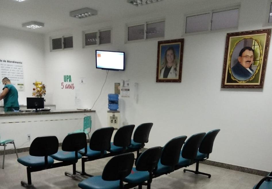 Na Upa de Camocim, foto da ex-prefeita da Cidade e do homenageado