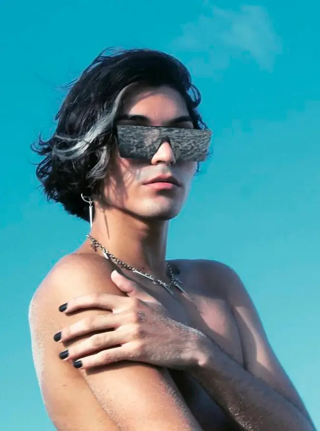 Jackie X é uma das vozes em 