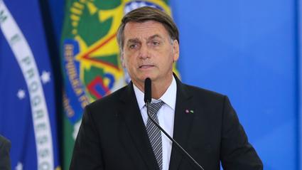 Bolsonaro assina indulto de Natal e dá perdão da pena a policiais e  militares - PontoPoder - Diário do Nordeste