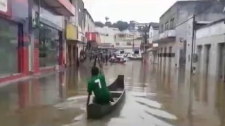 Enchente em Medeiros Neto