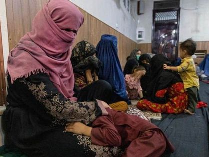 mulheres afegãs usando burca