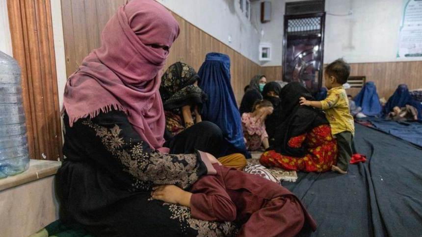 mulheres afegãs usando burca