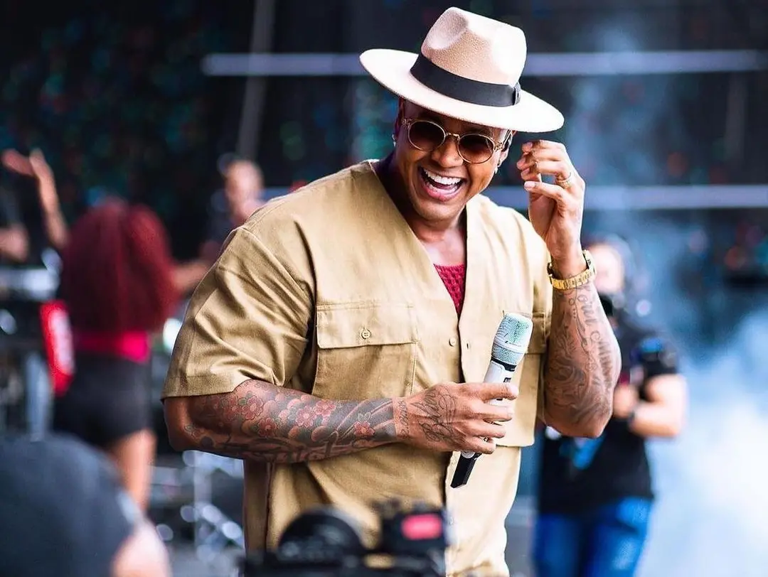 Léo Santana fez vídeos pedindo ajuda de contratantes