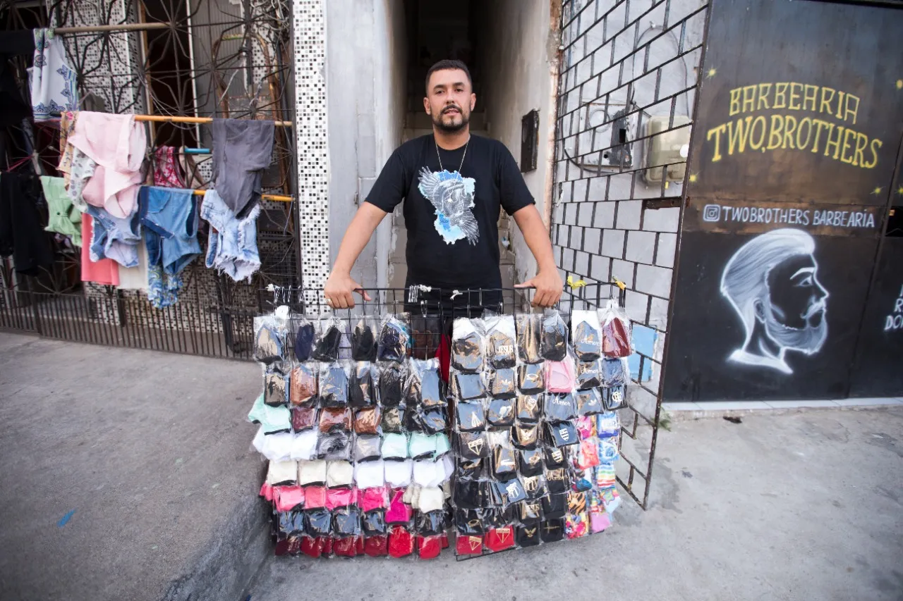 Bruno apostou na venda de máscaras para conseguir sustentar a própria família
