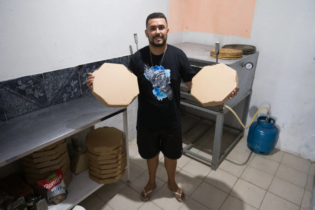 O feirante começou uma pizzaria para não depender apenas do trabalho informal