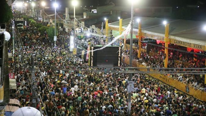 Foliões aproveitam Carnaval em Aracati, no Ceará