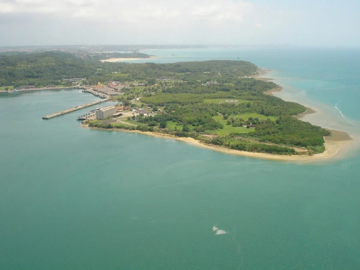 Vista aérea do Complexo Naval de Aratu, na Bahia, destino de presidentes da República durante as férias
