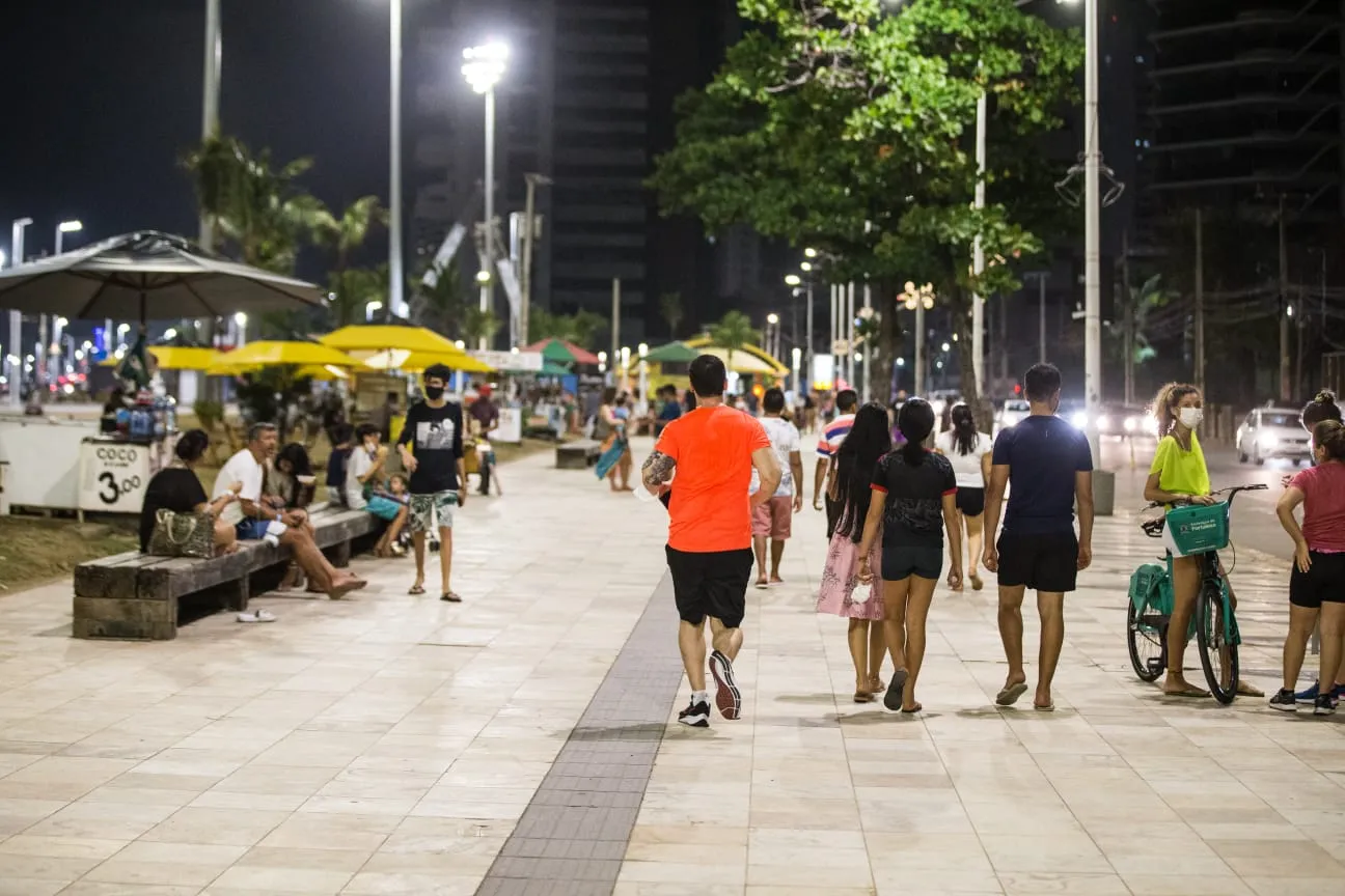 População busca alternativa de diversão em meio à falta de festa tradicional no Aterro da Praia de Iracema