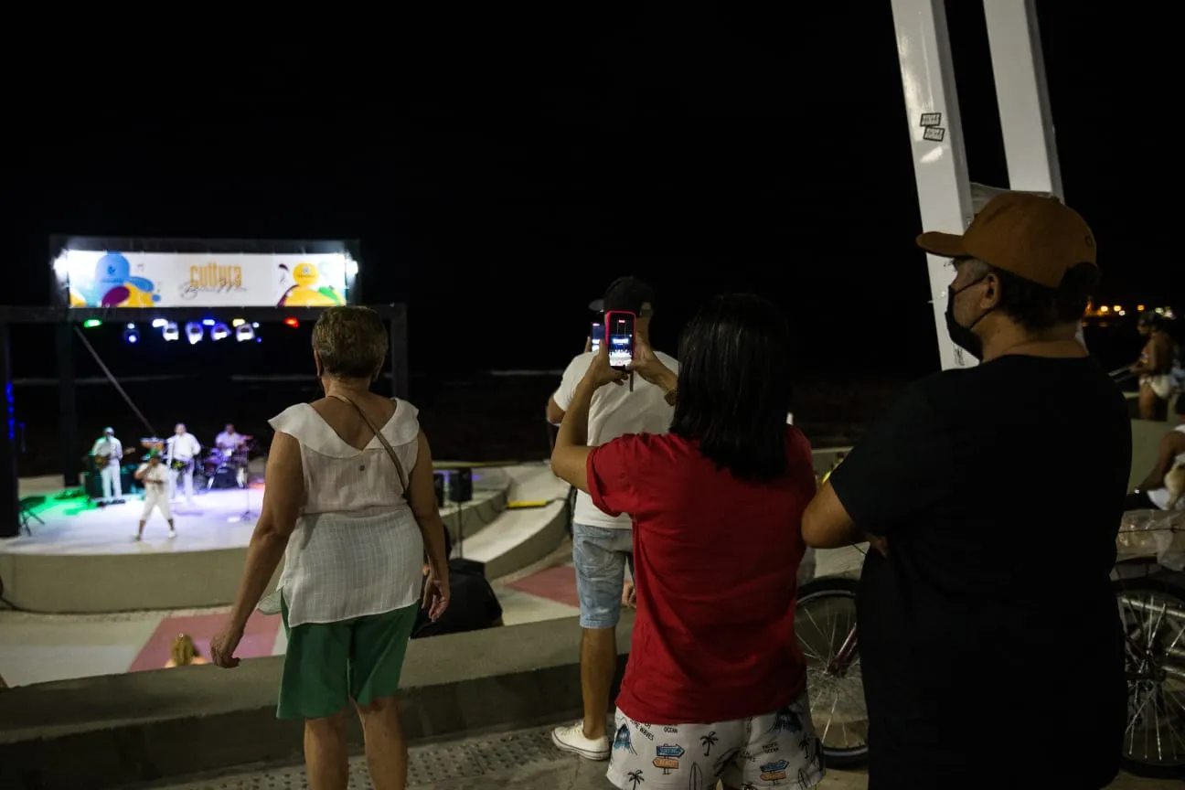 Anfiteatro reúne quem deseja festejar em espaço aberto e sem aglomeração