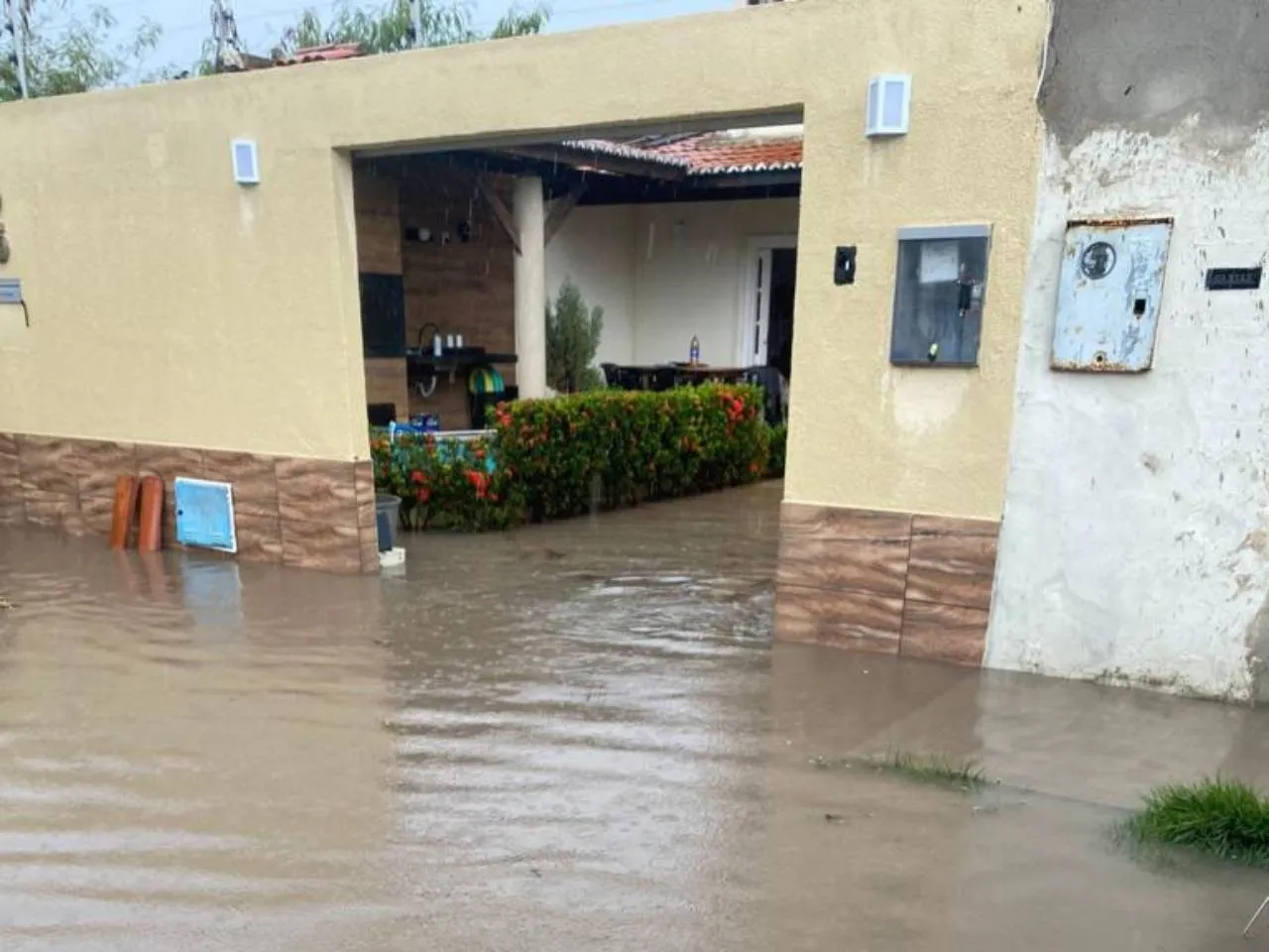 Casa alagada na Sapiranga