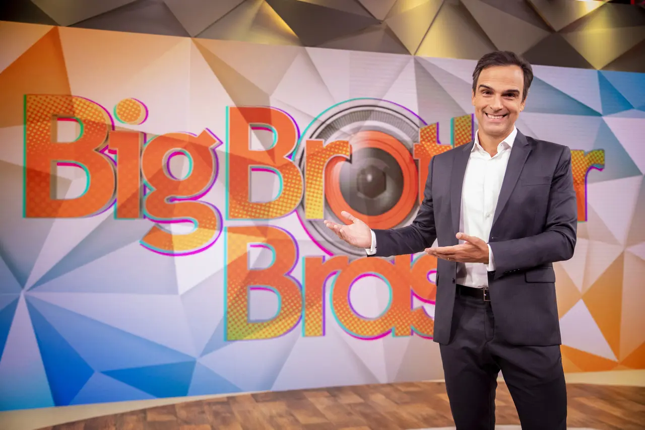 BBB 22 conta com novo apresentador, o jornalista Tadeu Schmidt