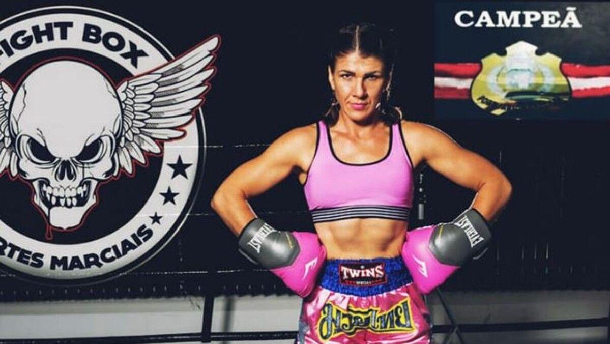 Monike preparada para luta de muay thai