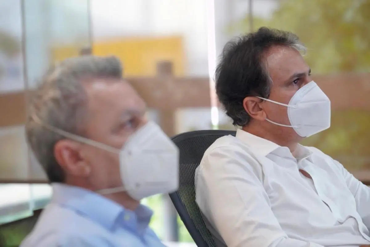 Sarto e camilo em reunião