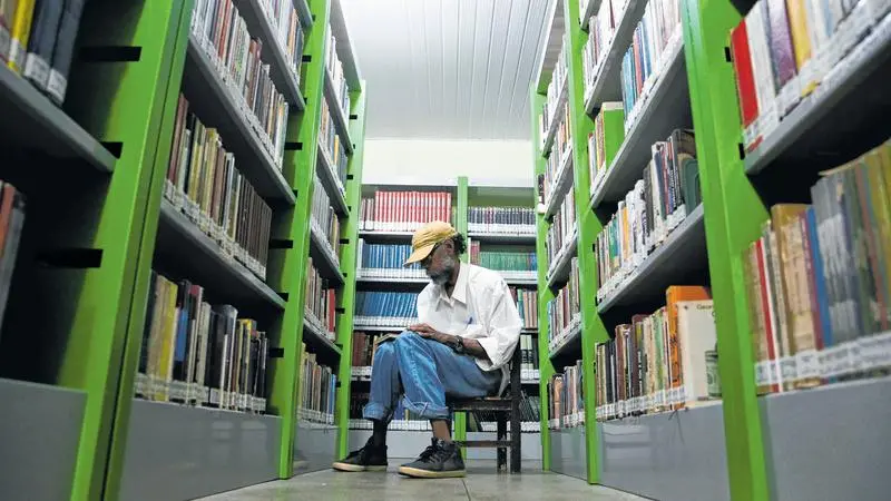 A Biblioteca Municipal Dolor Barreira foi fundada em fevereiro de 1971