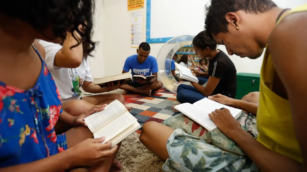 O acervo de cada uma tem predominância de escritoras e escritores negros e periféricos, além de produções autorais